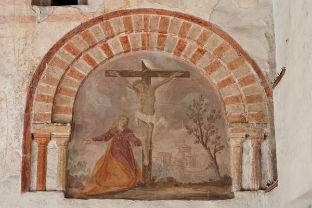 Crocifissione (XVIII sec) - su nicchia tamponata che era l'ingresso della Chiesa