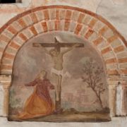 Crocifissione (XVIII sec) - su nicchia tamponata che era l'ingresso della Chiesa